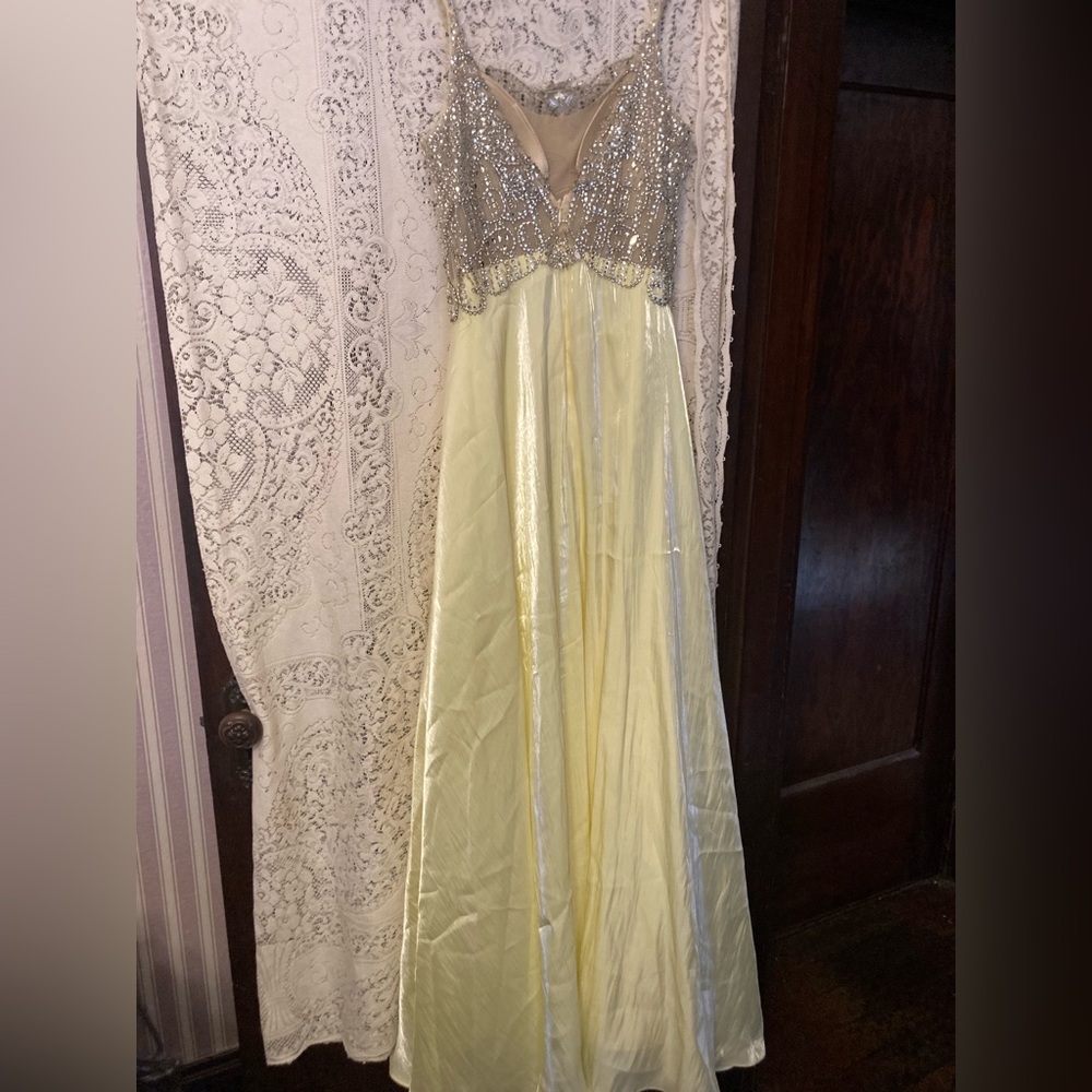 CACHET Butter Yellow Sequined Prom Dress (4)